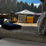 Glamping Karavan U Konopiste Parque de Campismo *