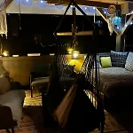 Glamping Karavan U Konopiste Parque de Campismo Chrastany (Benesov)