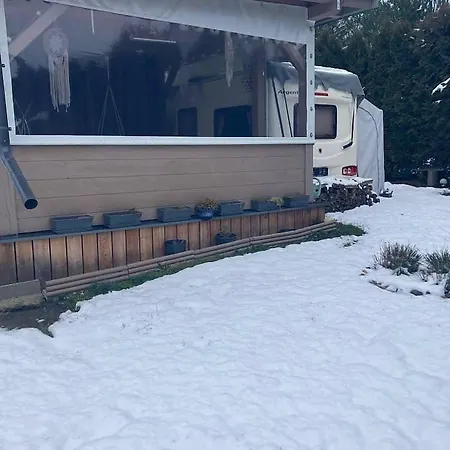 Kemp Glamping Karavan U Konopiste