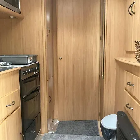 Glamping Karavan U Konopiste *