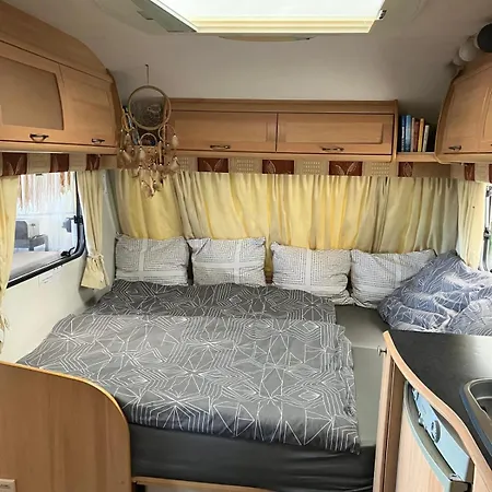 Campsite Glamping Karavan U Konopiste *