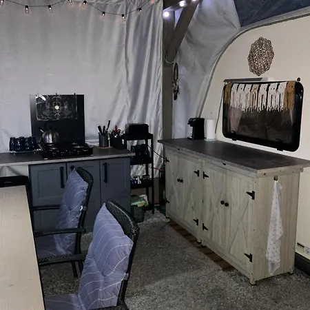 Campsite Glamping Karavan U Konopiste *
