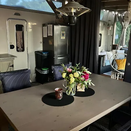 Glamping Karavan U Konopiste