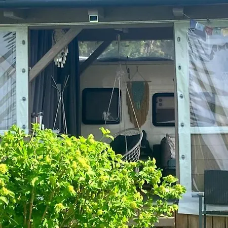 Kemp Glamping Karavan U Konopiste Chrastany (Benesov)