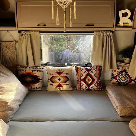 Parque de Campismo Glamping Karavan U Konopiste