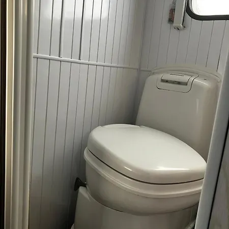 Glamping Karavan U Konopiste Parque de Campismo