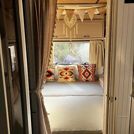 Glamping Karavan U Konopiste * Chrastany (Benesov)