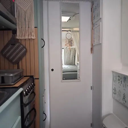 Parque de Campismo Glamping Karavan U Konopiste Chrastany (Benesov)