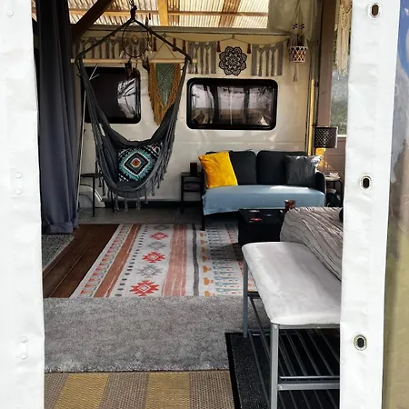 Glamping Karavan U Konopiste *