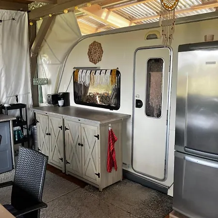 Glamping Karavan U Konopiste Chrastany (Benesov)