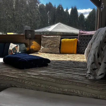Glamping Karavan U Konopiste Parque de Campismo *