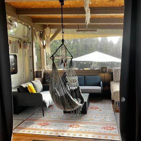Glamping Karavan U Konopiste