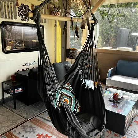 Glamping Karavan U Konopiste Parque de Campismo