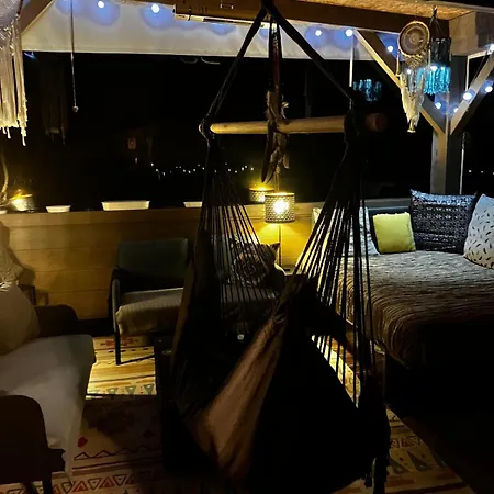 Glamping Karavan U Konopiste Parque de Campismo Chrastany (Benesov)