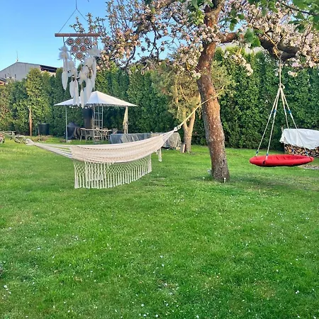 Parque de Campismo Glamping Karavan U Konopiste Chrastany (Benesov)