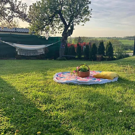 Glamping Karavan U Konopiste *