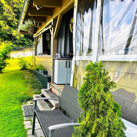 Glamping Karavan U Konopiste Parque de Campismo *