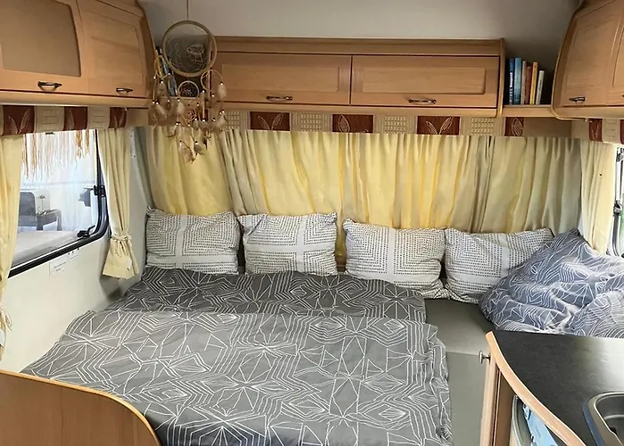 Camping Glamping Karavan U Konopiste *