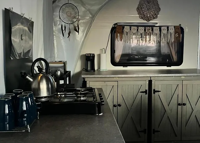 Glamping Karavan U Konopiste Camping *