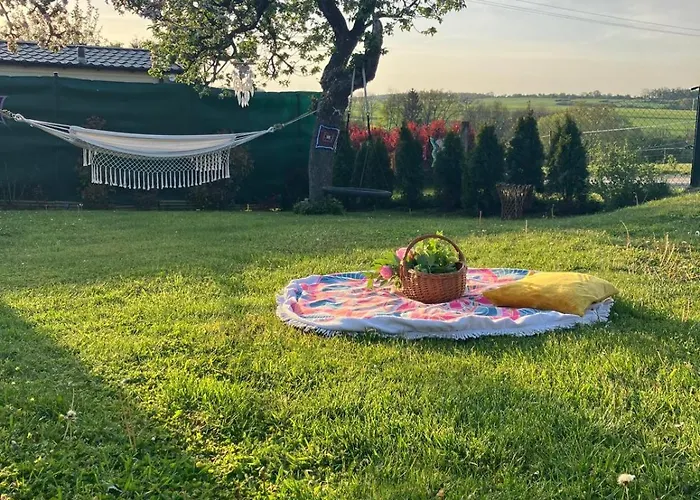Camping Glamping Karavan U Konopiste *