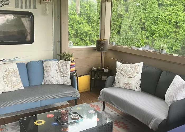 Glamping Karavan U Konopiste Camping *