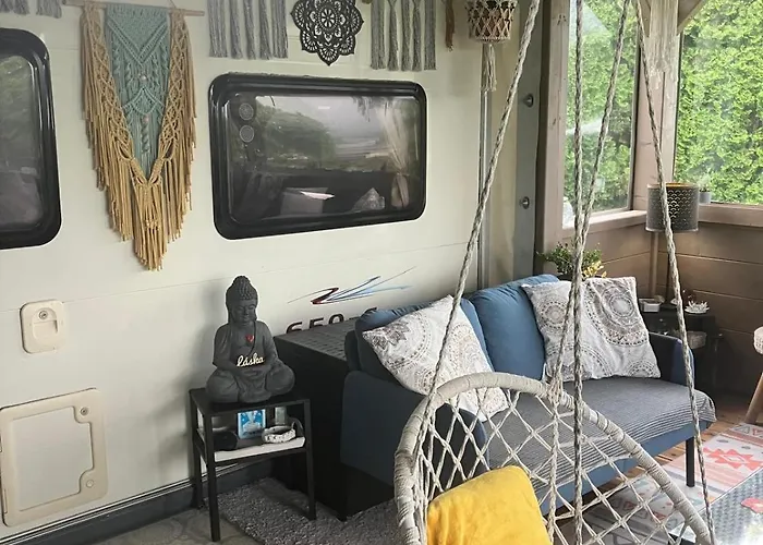 Camping Glamping Karavan U Konopiste *
