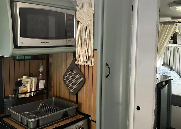 Glamping Karavan U Konopiste Parque de Campismo Chrastany (Benesov)