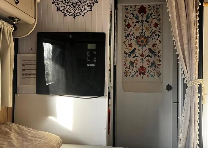 Parque de Campismo Glamping Karavan U Konopiste