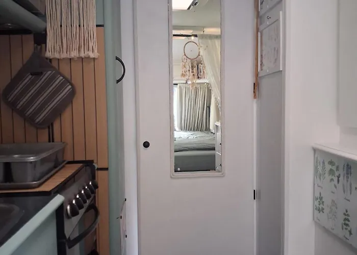 Parque de Campismo Glamping Karavan U Konopiste Chrastany (Benesov)