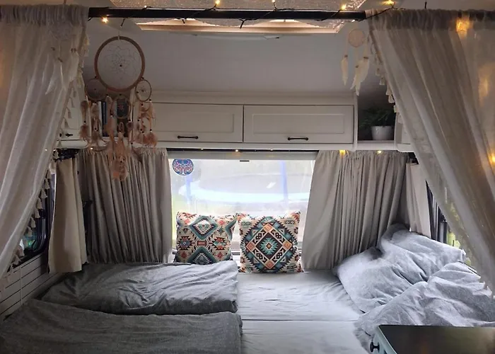 Glamping Karavan U Konopiste Parque de Campismo