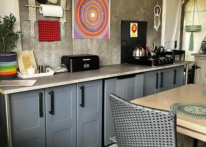 Parque de Campismo Glamping Karavan U Konopiste