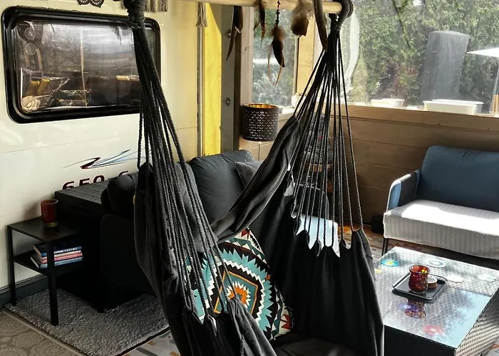 Glamping Karavan U Konopiste Parque de Campismo