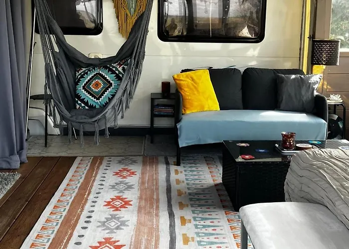 Parque de Campismo Glamping Karavan U Konopiste Chrastany (Benesov)