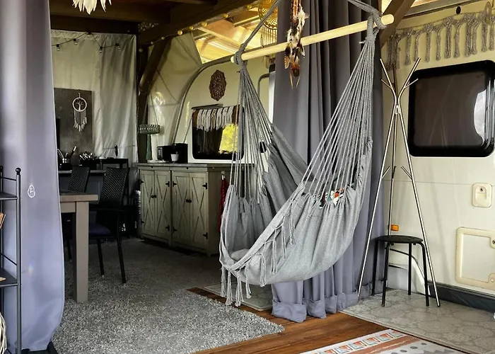 Glamping Karavan U Konopiste אתר קמפינג Chrastany (Benesov)